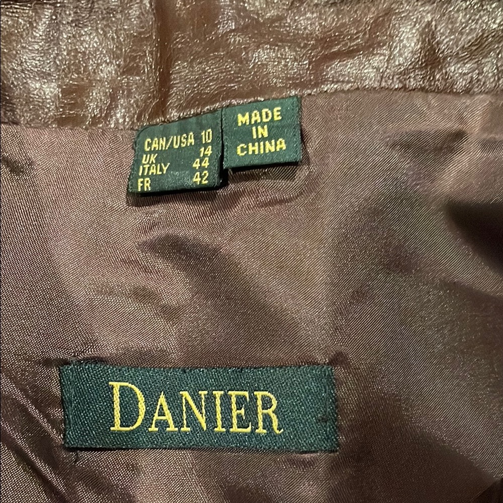 Danier Burgundy Leather Skirt (sz 10) - Picture 2 of 10